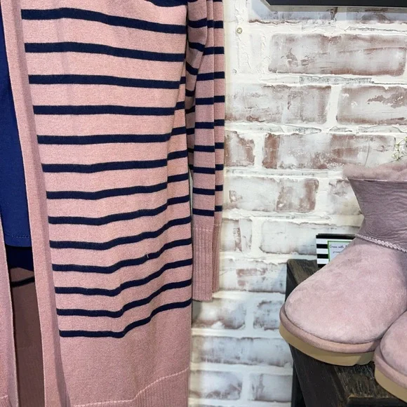 UGG Women's Purple Suede Ankle Boots size 8 - Picture 2 of 8